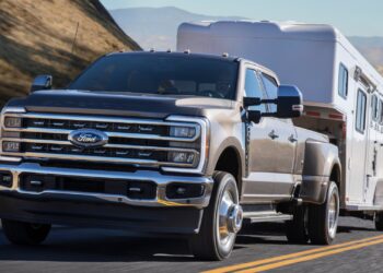 2023 Ford Super Duty Can Tow Up to 40,000 Pounds, Reclaims Pickup Towing Title