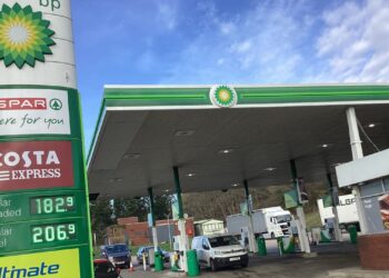 UK petrol and diesel prices: unleaded falls, but not by enough