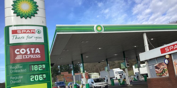 UK petrol and diesel prices: unleaded falls, but not by enough