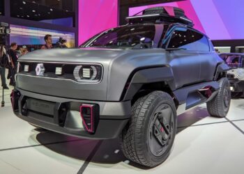 New Renault 4 previewed by 4Ever Trophy concept at Paris