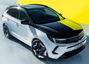 New Vauxhall Grandland GSe turns up the heat
