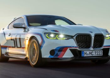 New BMW 3.0 CSL gets 552bhp straight-six power and manual gearbox