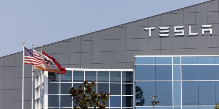 Tesla says its autonomous driving claims aren’t fraudulent, just a “mere failure”