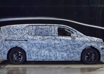 New Mercedes VLE edges closer as blocky electric people carrier is teased again