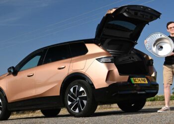 Vauxhall Grandland Electric GS long-term test: roomy SUV rises to almost every challenge