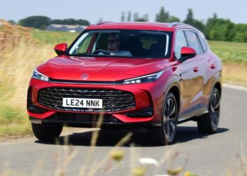 Car Deal of the Day: MG HS is an easy-going SUV for just over £200 a month