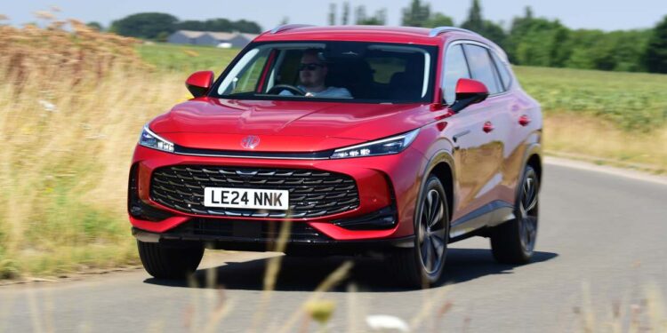 Car Deal of the Day: MG HS is an easy-going SUV for just over £200 a month