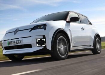 Renault 5 review 2025 | Auto Express