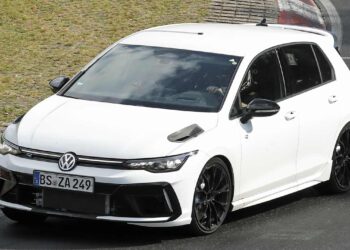 VW Golf R to up its game again: could hot new special edition top 400bhp?