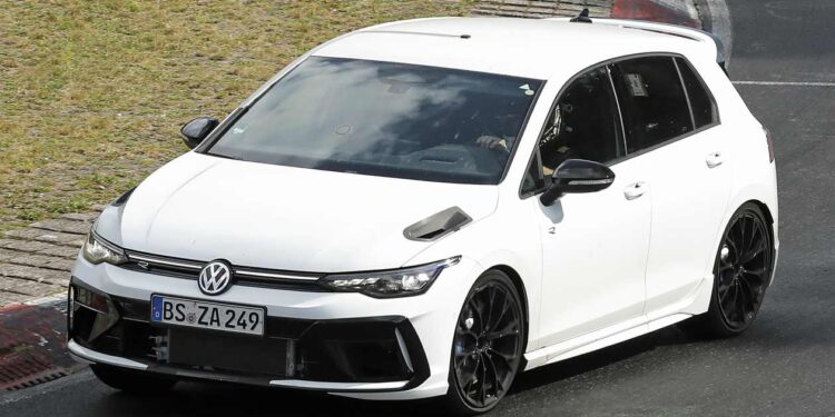 VW Golf R to up its game again: could hot new special edition top 400bhp?