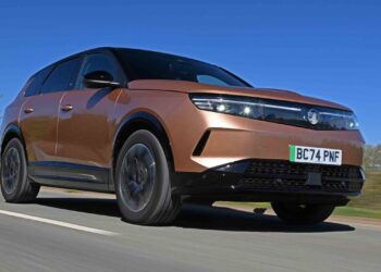 Vauxhall Grandland review | Auto Express