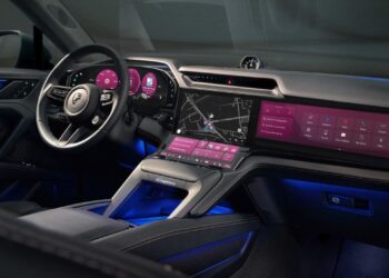 New Porsche Cayenne interior revealed with amazing, world-first displays