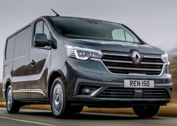 Renault Trafic van review | Auto Express