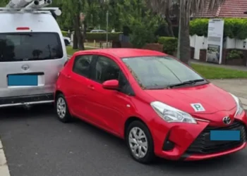 Sydney car theft stalled by crooks not being able to drive a manual