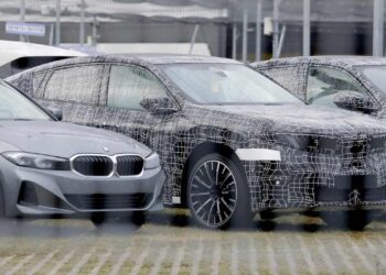 New BMW iX4 to offer colossal 500-mile range and rakish looks