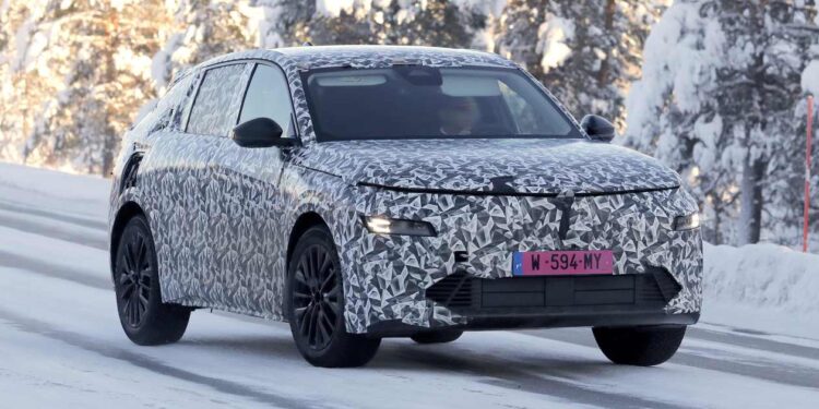 The Lancia Gamma is back! Italy’s answer to the Ford Capri is seen for the first time