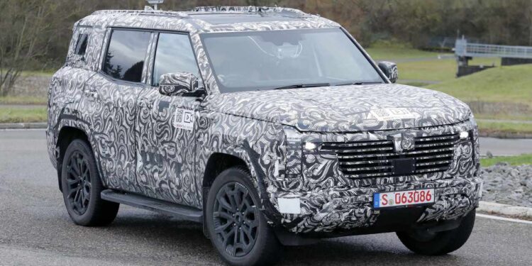 New Mitsubishi Shogun is suiting-up for battle against Toyota Land Cruiser and Land Rover Discovery