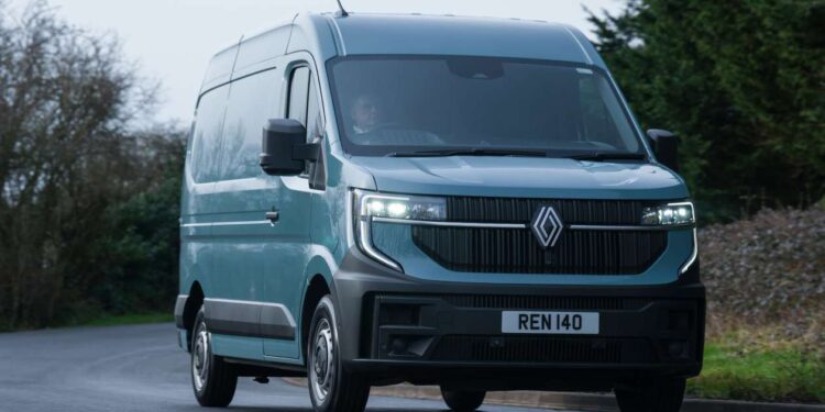 Renault Master van review | Auto Express