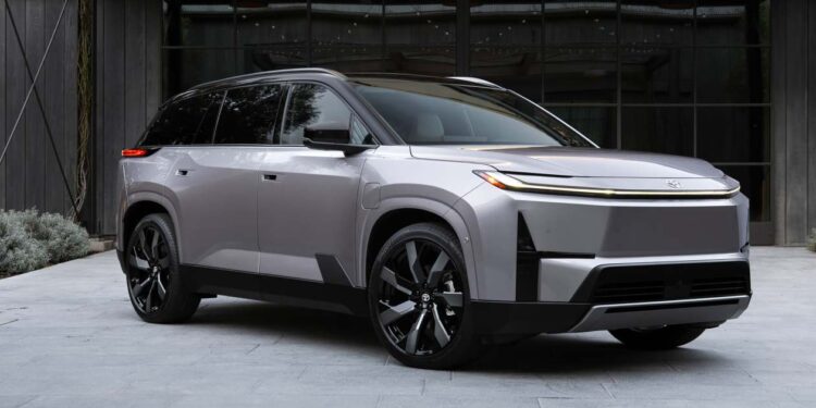 New Toyota Highlander EV revealed with sharp looks and up to 320 miles of range