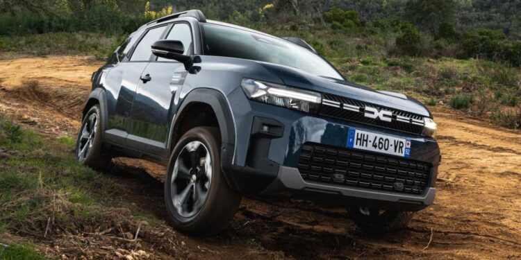 Dacia Duster and Bigster ready to tame the wild with new hybrid 150 4×4 system
