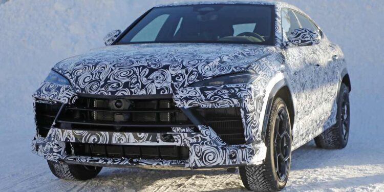 Lamborghini Urus Performante caught again with mystery powerplant