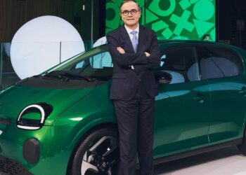 Renault’s big future plans: hybrid focus and new mid-size cars to build on 5, Twingo and Scenic success, fast