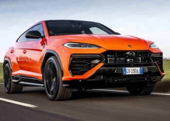 Lamborghini Urus review | Auto Express