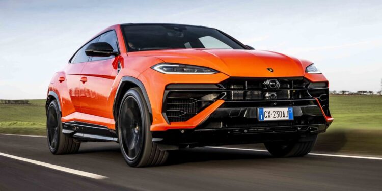 Lamborghini Urus review | Auto Express