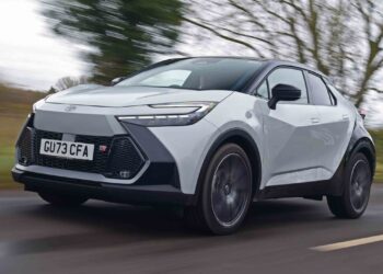 Toyota C-HR review | Auto Express