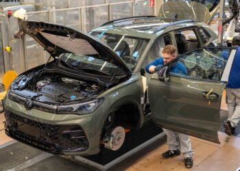 Volkswagen Group cuts 100k jobs, 50% of models and plans to build Chinese cars