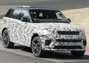 New Range Rover Sport facelift spied with huge exhaust pipes