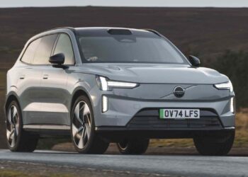 New Volvo connected car tech can warn other cars of pedestrians, roadworks and more