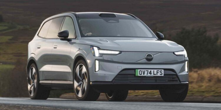 New Volvo connected car tech can warn other cars of pedestrians, roadworks and more