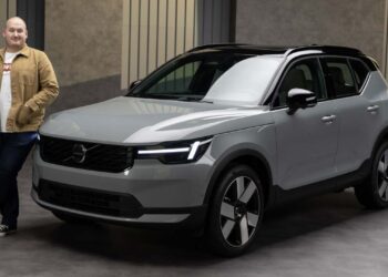 New Volvo XC40 facelift: popular SUV gets Range Rover-esque makeover